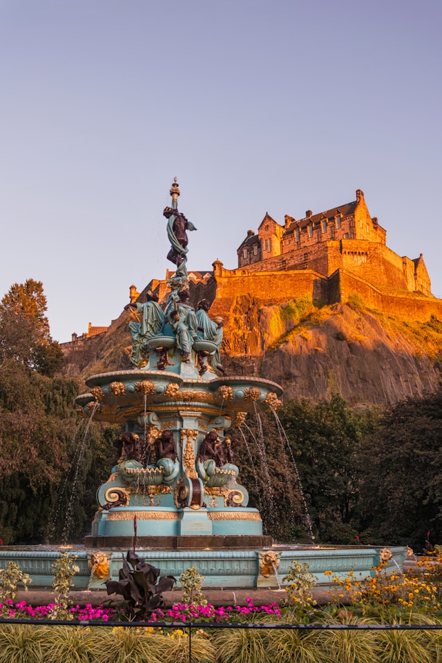 edinburgh castle and park fountain